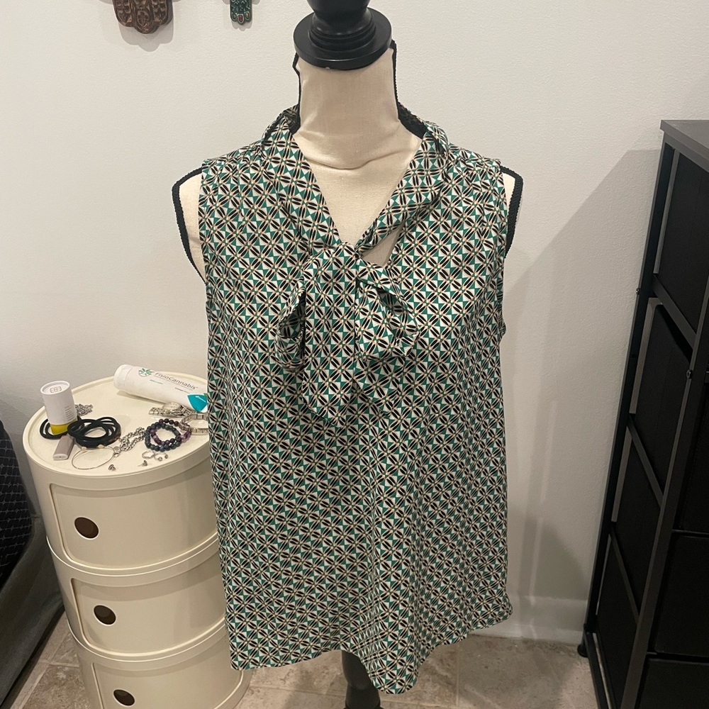Geometric Print Sleeveless Blouse